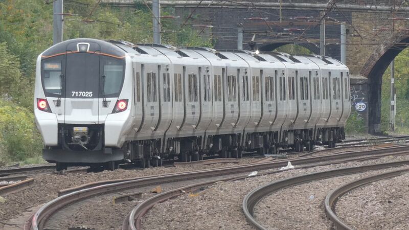 File:Great Northern Class 717 departing Harringay for Moorgate.jpg
