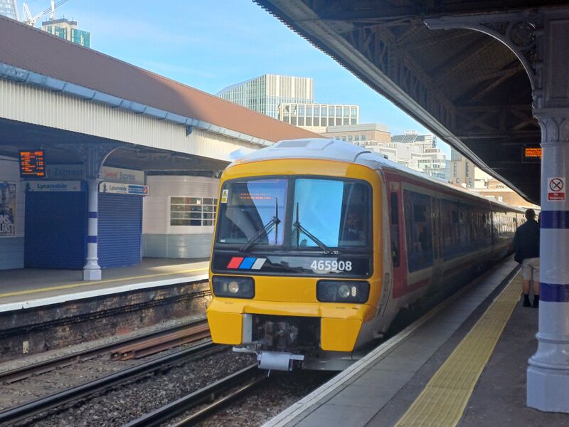 File:Southeastern 465908 NSE London Waterloo East.jpg