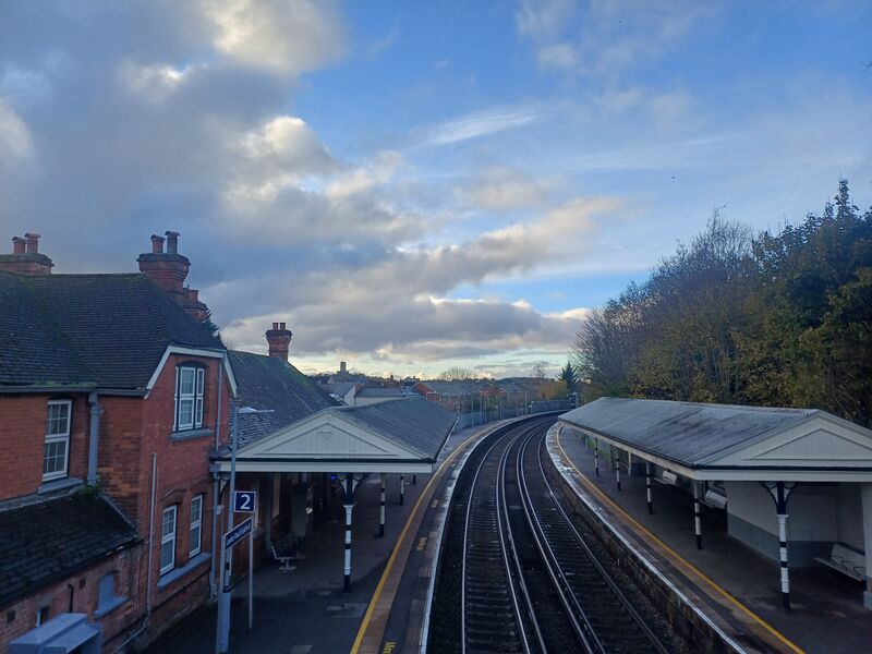 File:London Road (Guilford) From Overbridge.jpg