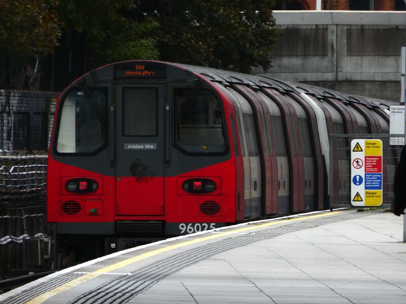 File:95 Stock Stratford (London).jpg