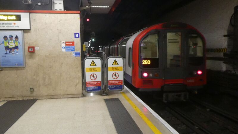 File:British Rail Class 482 at London Waterloo.jpg