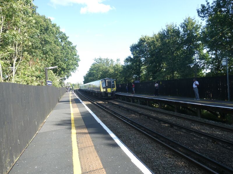 File:South Western Railway 450042 Winnersh Triangle.jpg