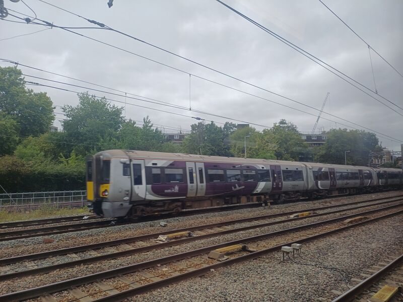 File:Heathrow Express 387.jpg